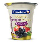 iogurte com pedacos de frutas sabor morango carolina 100g